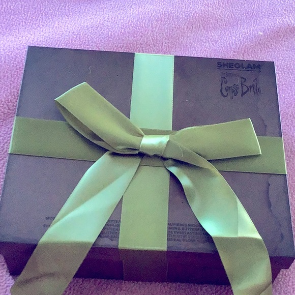 SheGlam Tim Burton’s Corpse Bride Limited Collection 10 pieces. Eye palette Lips - Picture 2 of 11